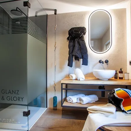 Glanz & Glory 3*