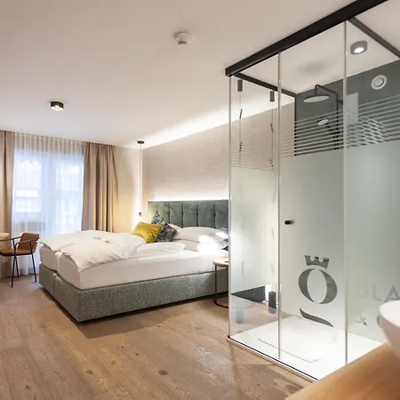 Glanz & Glory Pensión 3*