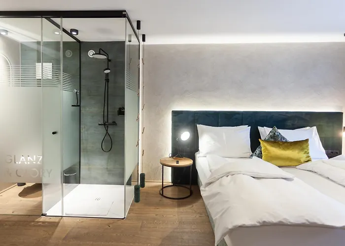 Glanz & Glory Pensión 3*