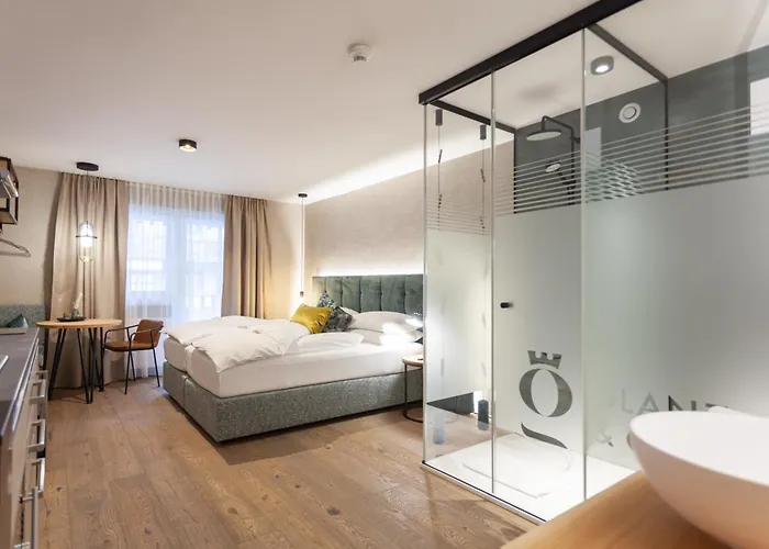 Glanz & Glory Pensión 3*