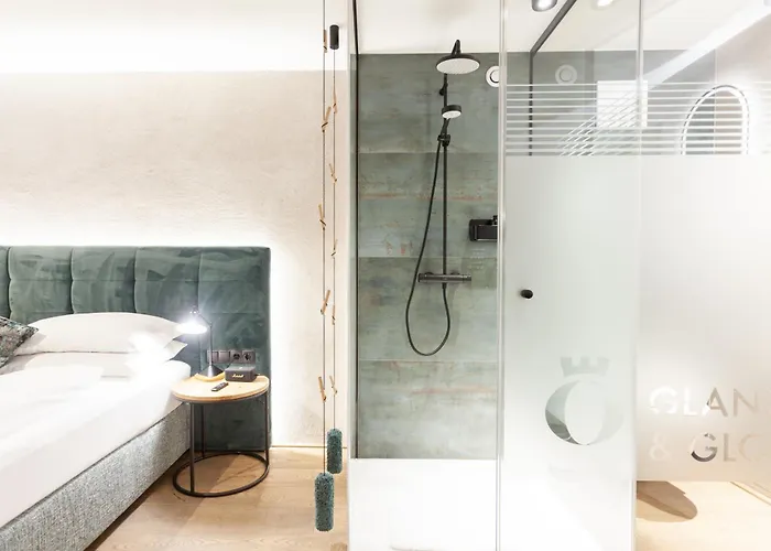 Pensión Glanz & Glory 3*