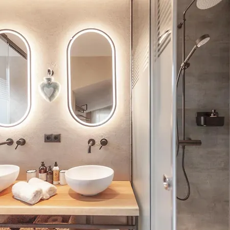 Glanz & Glory Guest house